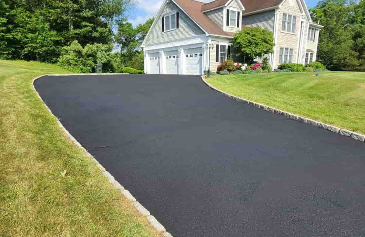 With-high-quality-work,-any-asphalt-driveway-or-surface-is-bound-780